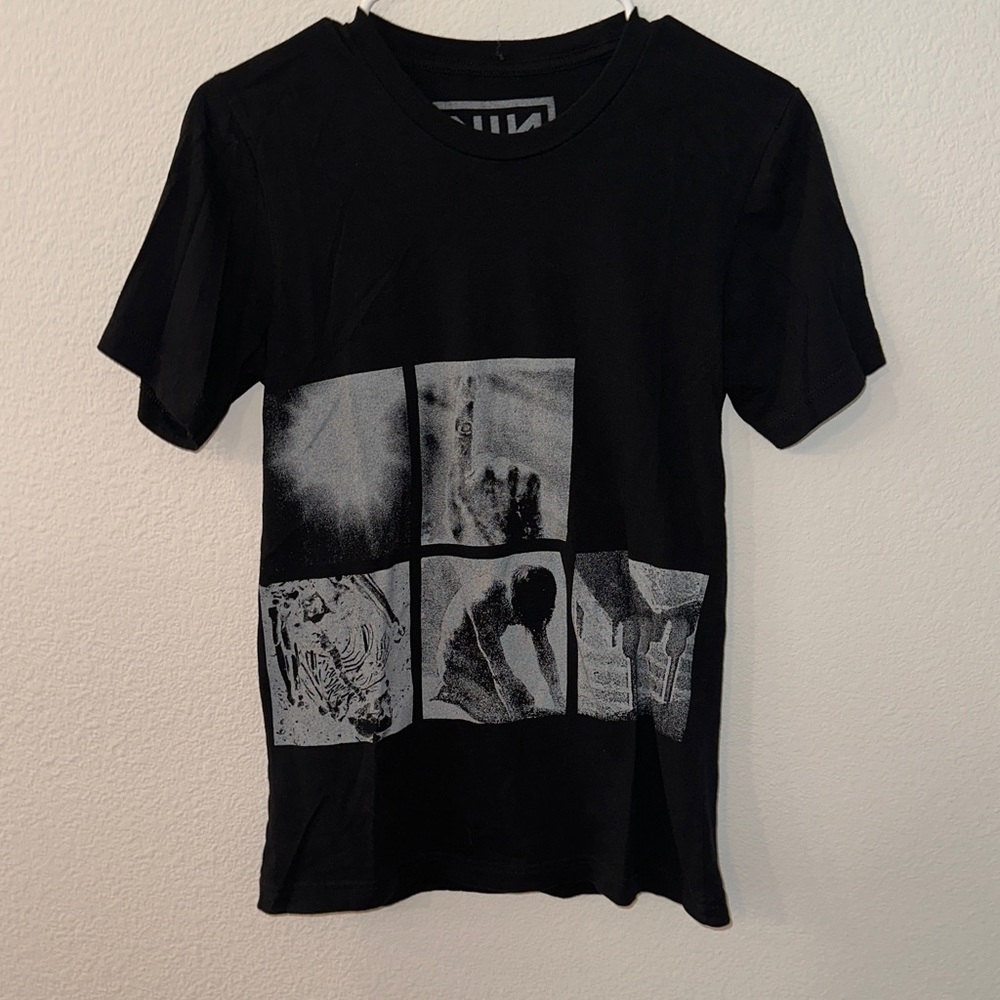 💕 Moving Sale! 💕 
Nine Inch Nails Tour Shirt SzSmall Hollywood Palladium